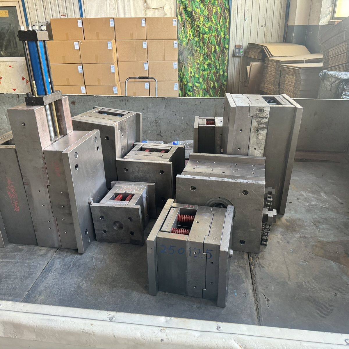 专业制作定制注塑模具. 汽车配件,玩具模具