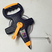 可田手提式 钢卷尺工地钢卷尺钢尺 插地钢卷尺30米50m钢插地尺架式