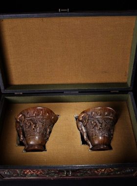 古玩旧藏珍品旧藏收牛角高浮雕雕刻龙酒杯摆件配漆器盒子一套