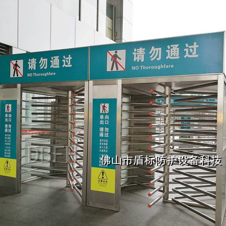 不锈钢人行通道单向三辊闸 羽毛球馆刷卡自动扫码支付全高转闸门