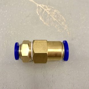 10-14 pu管快插接头 组合式 一边接外径10mm管 一边接外径14mm 管