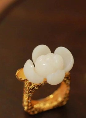 新中式绝美荷花戒指女仿和田玉錾刻锤纹素K圈轻奢复古百搭国风指