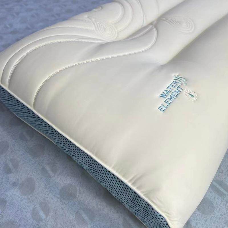 源头人厂家成人护颈乳水光乳胶枕透气舒适呵护头高回弹成凉感胶枕