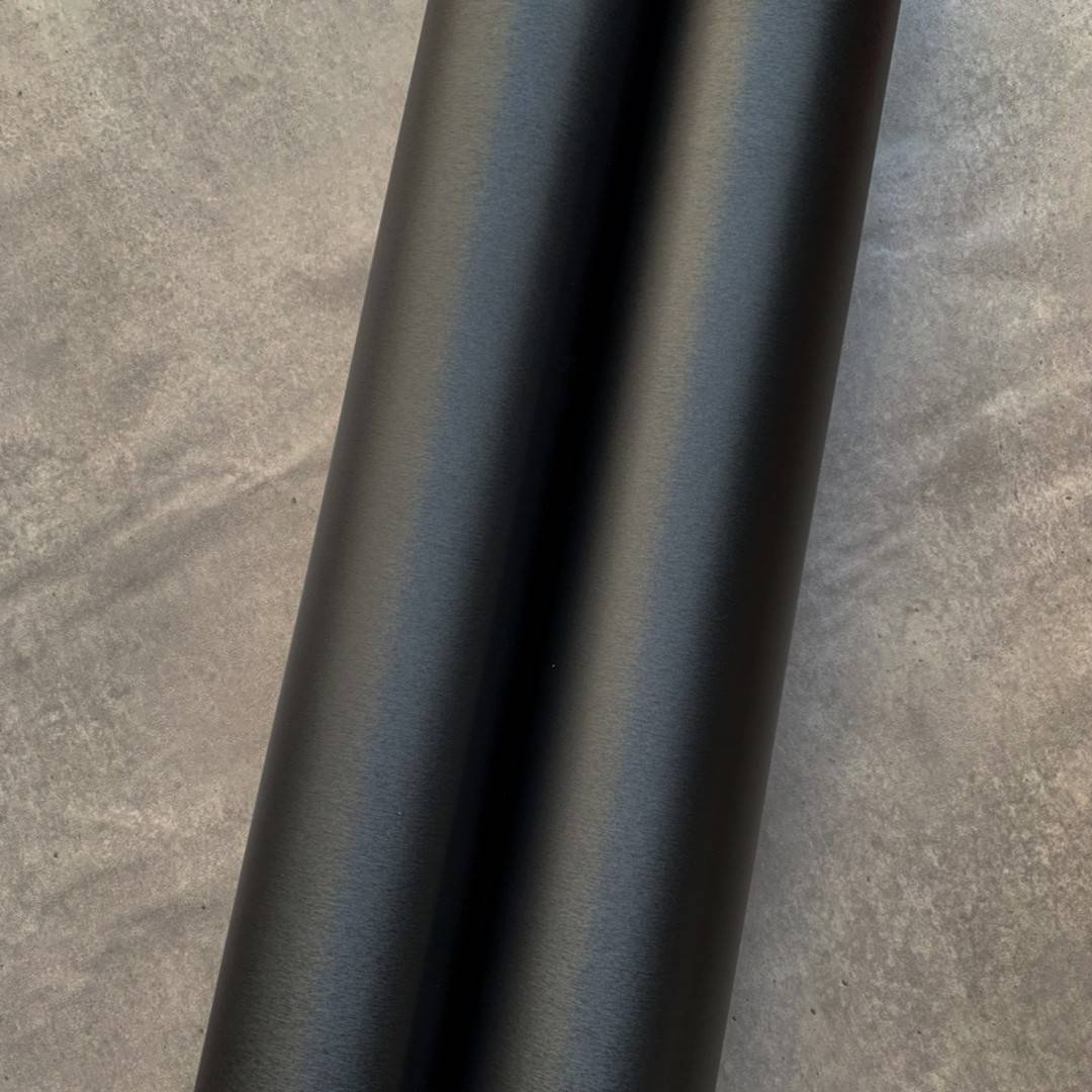 加厚黑色拉丝装饰贴膜自粘墙纸壁纸翻新改色贴纸展厅波音软片