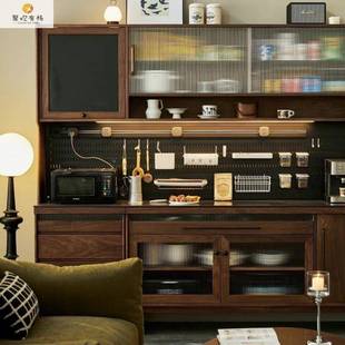 美胡桃木色餐柜一体靠墙酒柜IBJ板客厅边厨北房实木高柜橱柜茶水