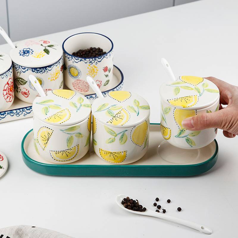 手绘樱桃陶瓷厨房调料罐套装家用组合装有盖日式盐罐收纳罐三件套