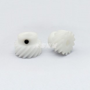 右旋斜齿轮1模13齿直径20.38 pom塑料螺旋交错轴 中心距18.38