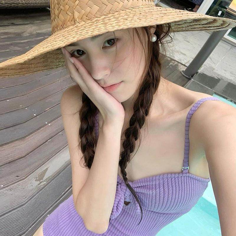 泳衣女款2025年新款爆款泡温泉显瘦遮肚紫色吊带连体保守纯欲绝美