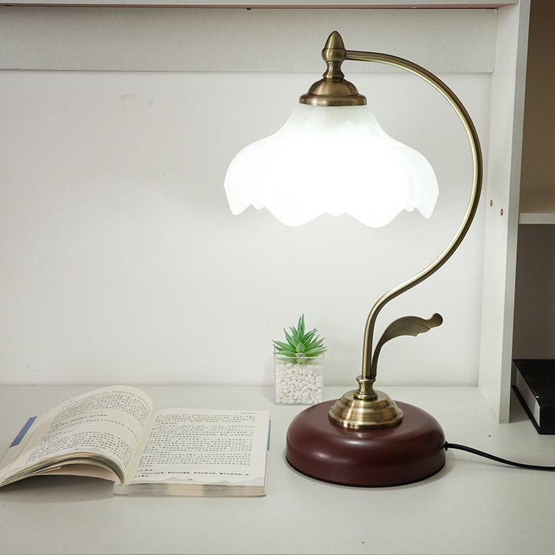 复古装饰台灯书房台灯卧室床头灯美式简约台灯创意时尚温馨装饰灯
