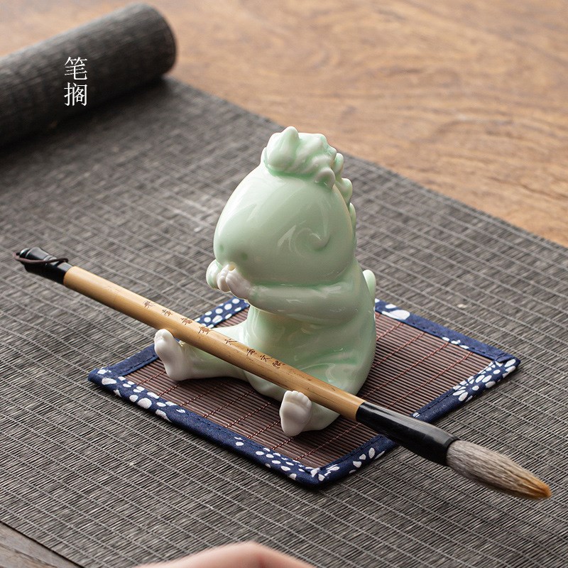 创意可爱小马陶瓷摆件现代潮玩A绿马趣味茶宠笔架家用室内香插香