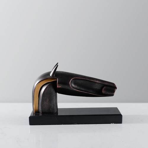 现代新中式样板房马头摆件树脂大理石抽象动物马桌面书柜摆件