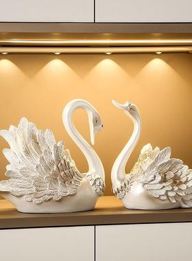 欧美风格树脂工艺品摆设创意情侣天鹅酒架摆件酒柜电视柜装饰品