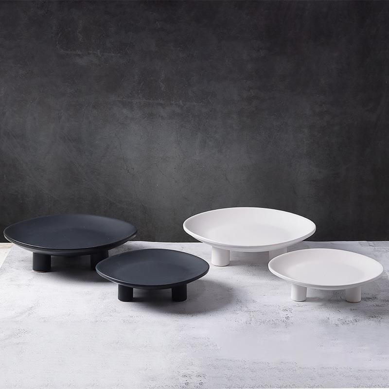 现代简约北欧创意黑白陶瓷三脚圆果盘摆件家居样板间软装饰品用品