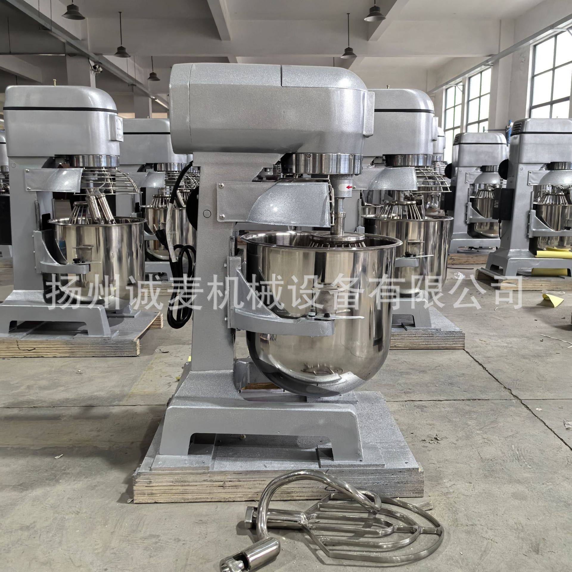 搅拌机60升商用大型和面打蛋多功能揉面粉馅料厨师奶油鲜奶机定制