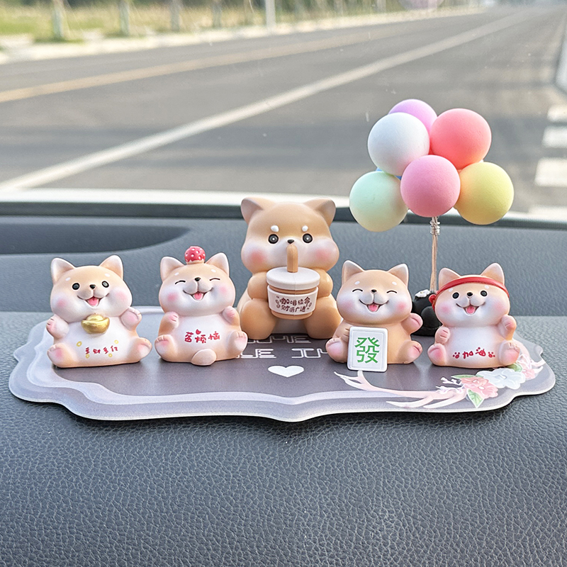 卡通可爱招财小狗k车内饰品网红汽车摆件创意车载中控台装饰用品