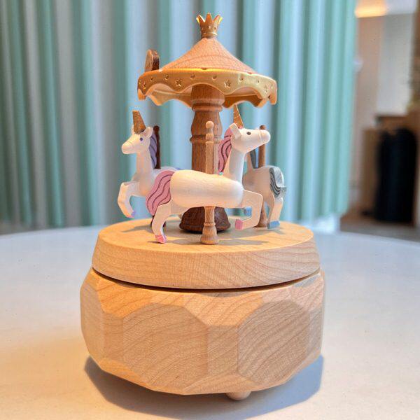森活木质有趣音乐盒旋转木马男女孩八音盒女生闺蜜生日礼物圣诞