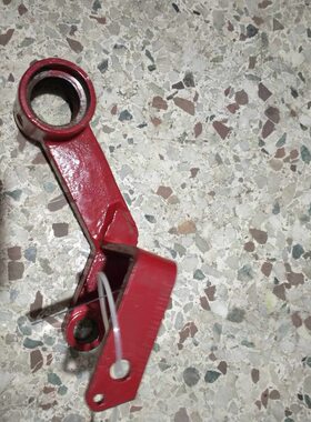 福田雷沃谷神收割机配件原厂配件RG50RG40行走张紧轮支架 新式