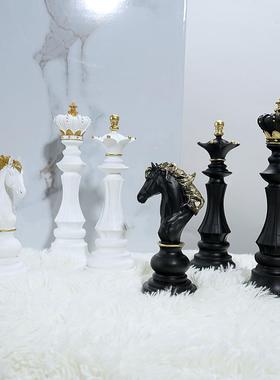 国际象棋摆件创意家居橱窗展示柜装饰品黑色白色棋子摆设雕塑模型