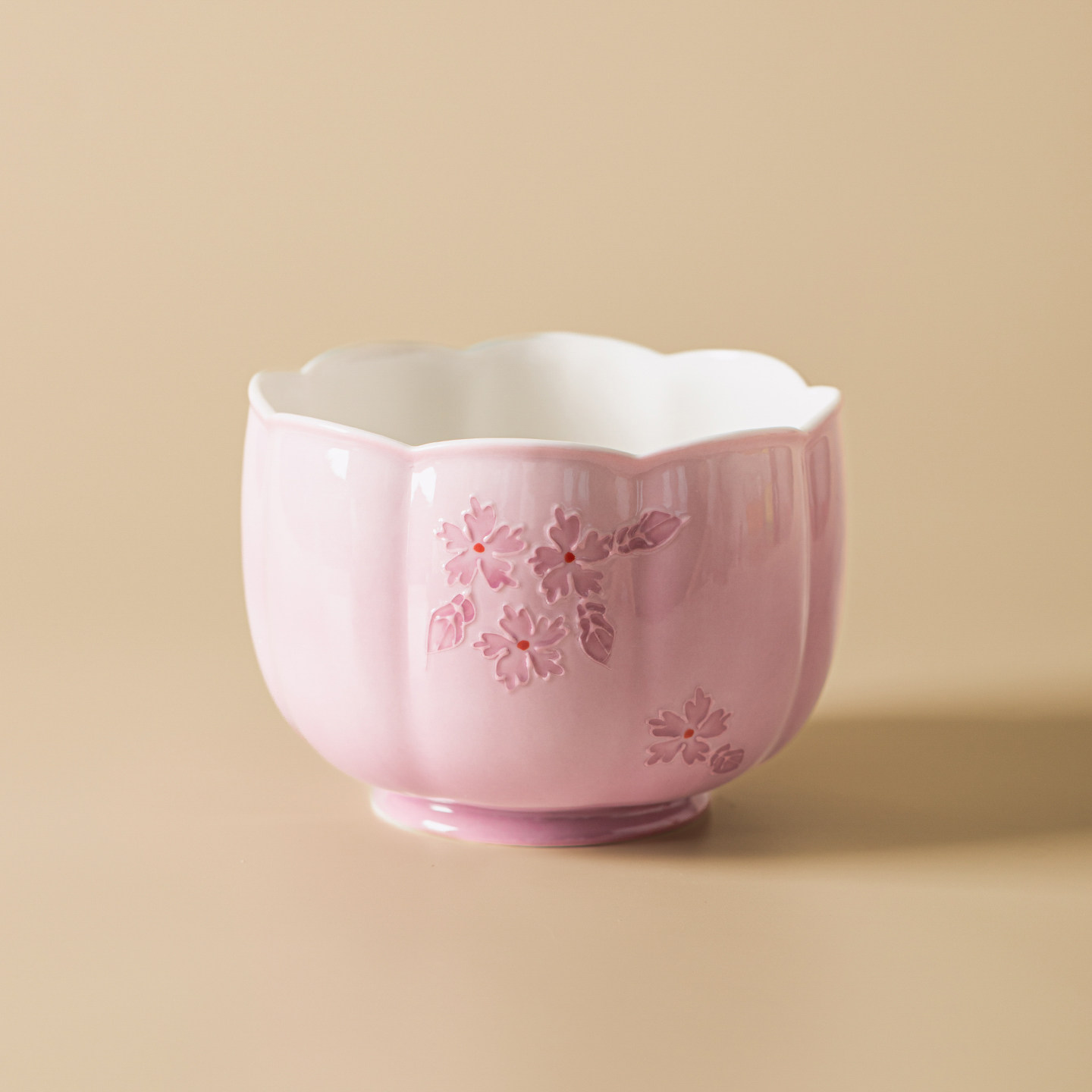 右汝紫色堆雕花莲花茶洗