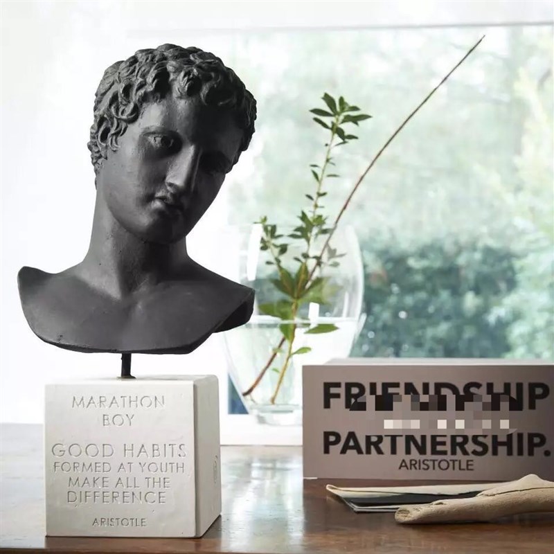 现代轻奢b掷铁饼者人物雕塑摆件艺术软装饰品样板间售楼处书柜摆