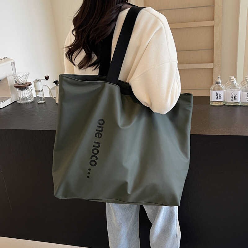 百搭托特旅行购物大包时尚轻便防水泼行李袋男P女同款运动健身休