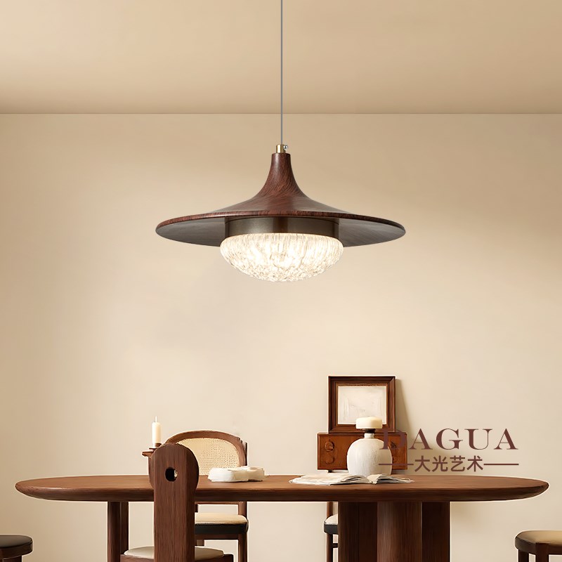 餐厅吊灯复古胡桃木纹创意飞碟吧台灯中J古风高级感极简新款餐桌