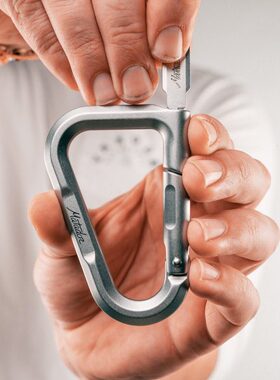 美国Matador防盗挂钩带锁D型扣快挂扣登山扣便携TSA行李箱背包锁