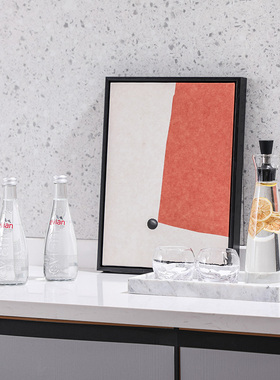 现代简约轻奢样板间厨房组合x饰品摆件装饰画玻璃瓶矿泉水搭配软