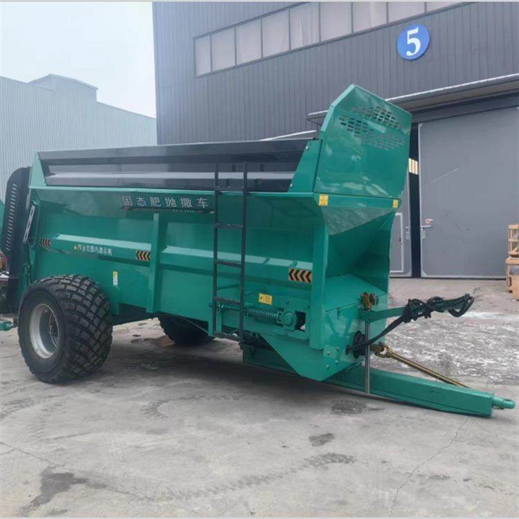 鸭粪鸡粪固态肥料撒粪车 农业机械牧场施肥机 三马子干湿抛粪机