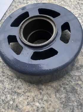 雷沃收割机配件大全 RG70领航金刚版支重轮壳体