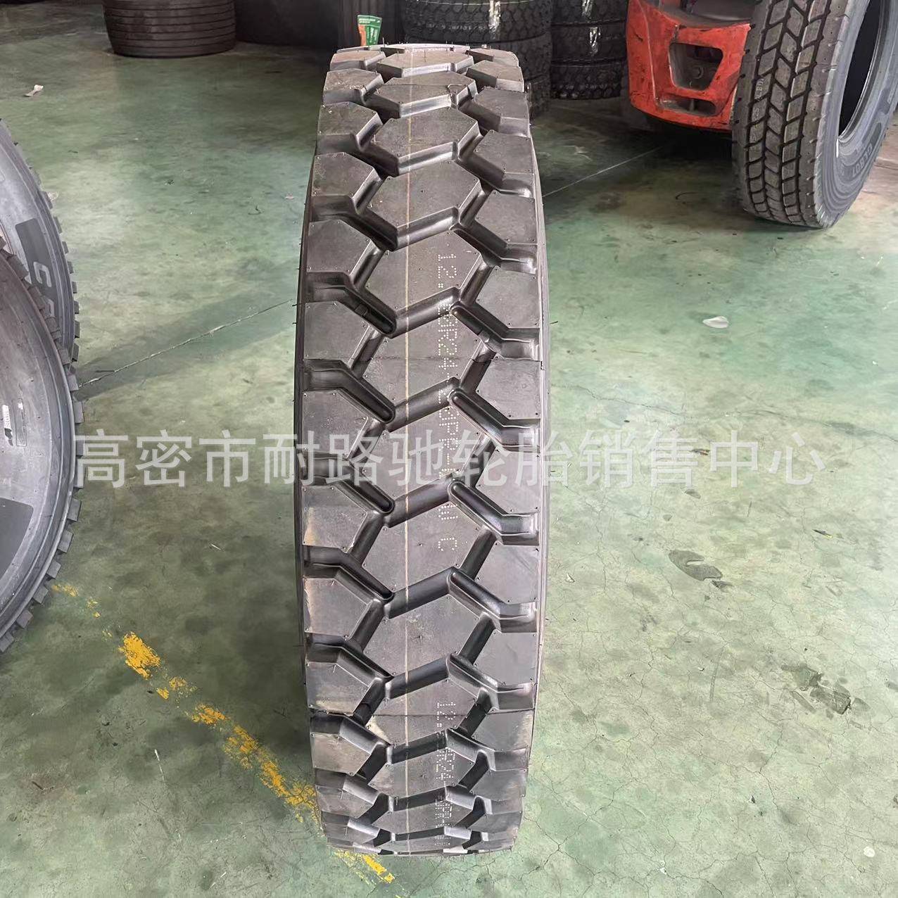 中联重科汽车吊车轮胎1200R24 325/95R24真空起重机全钢丝轮胎