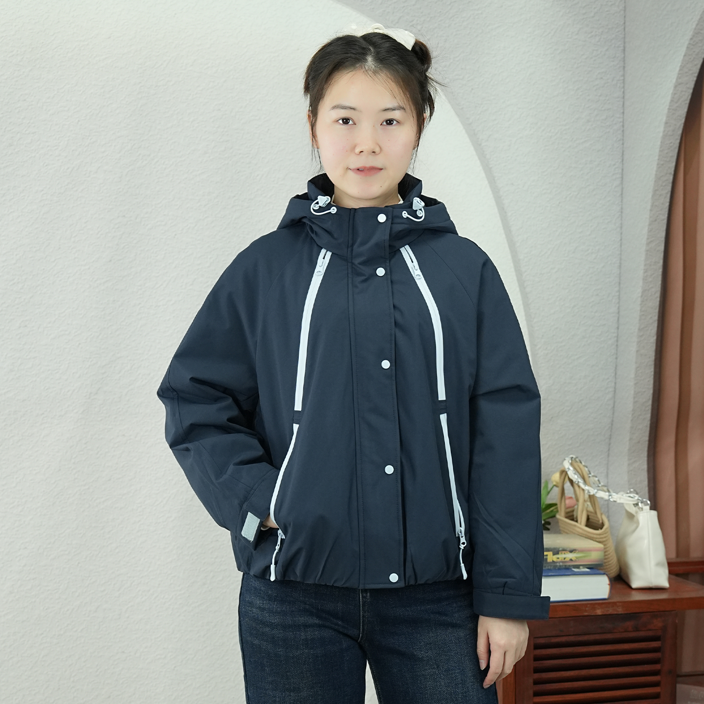 派克服女防风登山服2025冬季新款韩版加绒连帽加厚保暖防寒短外套