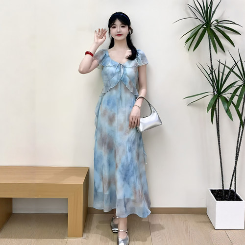 夏季轻薄温柔风荷叶边气质连衣裙