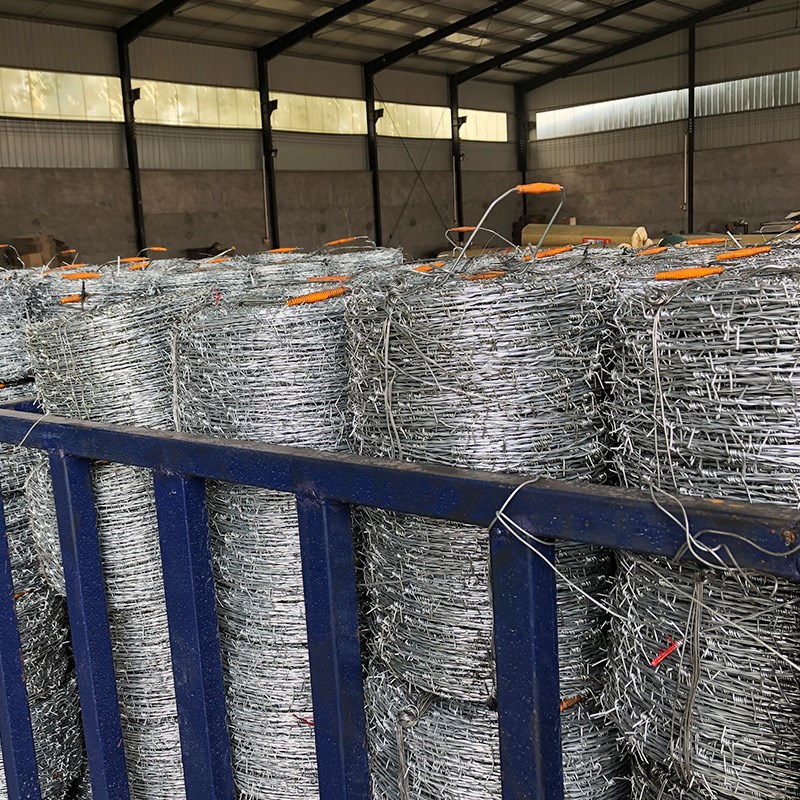 厂家定制防护防盗金属丝圈地围挡带刺铁丝网围栏镀锌刺线刺绳定制