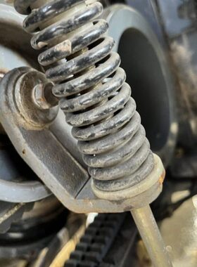 雷沃水稻收割机配件RG70领航版精钢版行走弹簧