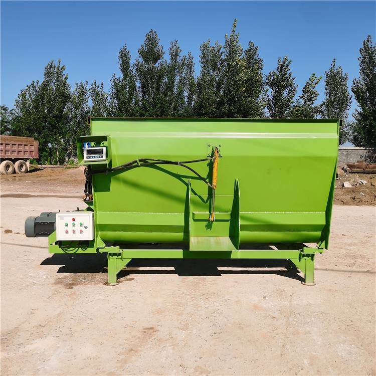 16立方双直连草料搅拌机tmr牛羊场饲料混合机畜牧饲料卧式拌料机