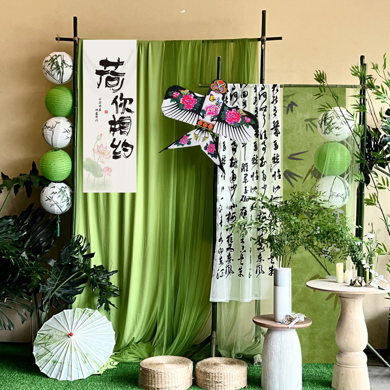 中式茶馆中国风环创绿o色橱窗装饰挂布灯笼书法纱风筝竹子支架荷