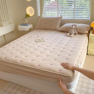 A类全棉色织夹棉大豆床笠-爱意满满刺绣亲肤透气席梦思床垫保护罩