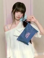 The ROSYDOEDIAN bag is different. It is a portable tissue storage bag with a hanging bag for storing face towels and a paper bag thumbnail 6