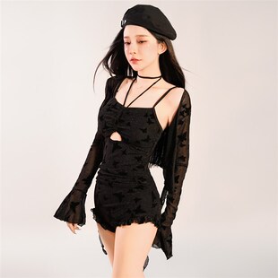 花房姑娘连体泳衣女高级感显瘦遮肉复古黑色挂脖长袖 海边度假 泳装