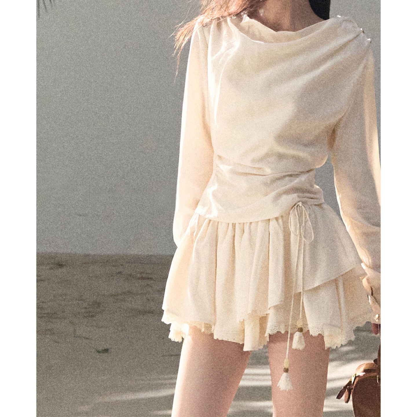 法式杏色荡领花边长袖连衣裙子女春季2026新款超火短裙一整套装