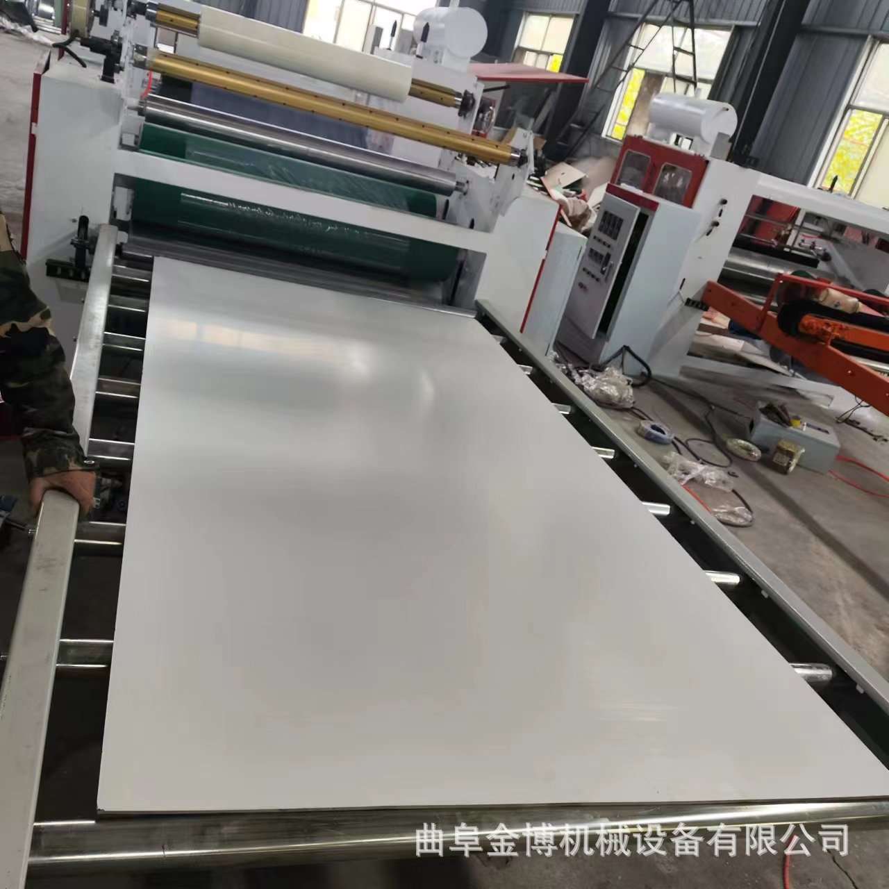 透明PVC膜自粘膜贴膜机  同步输送双面冷裱复合 科技木皮覆膜机