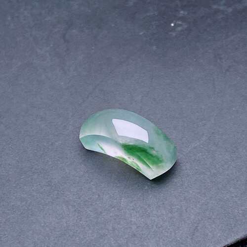 缅甸天然翡翠a货高冰飘花马鞍戒面裸石fxj尺寸：14.2-5.4-5.4mm