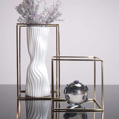 现代简约金属金色铁艺框架/树脂条纹黑白色花器样板间软装摆放品