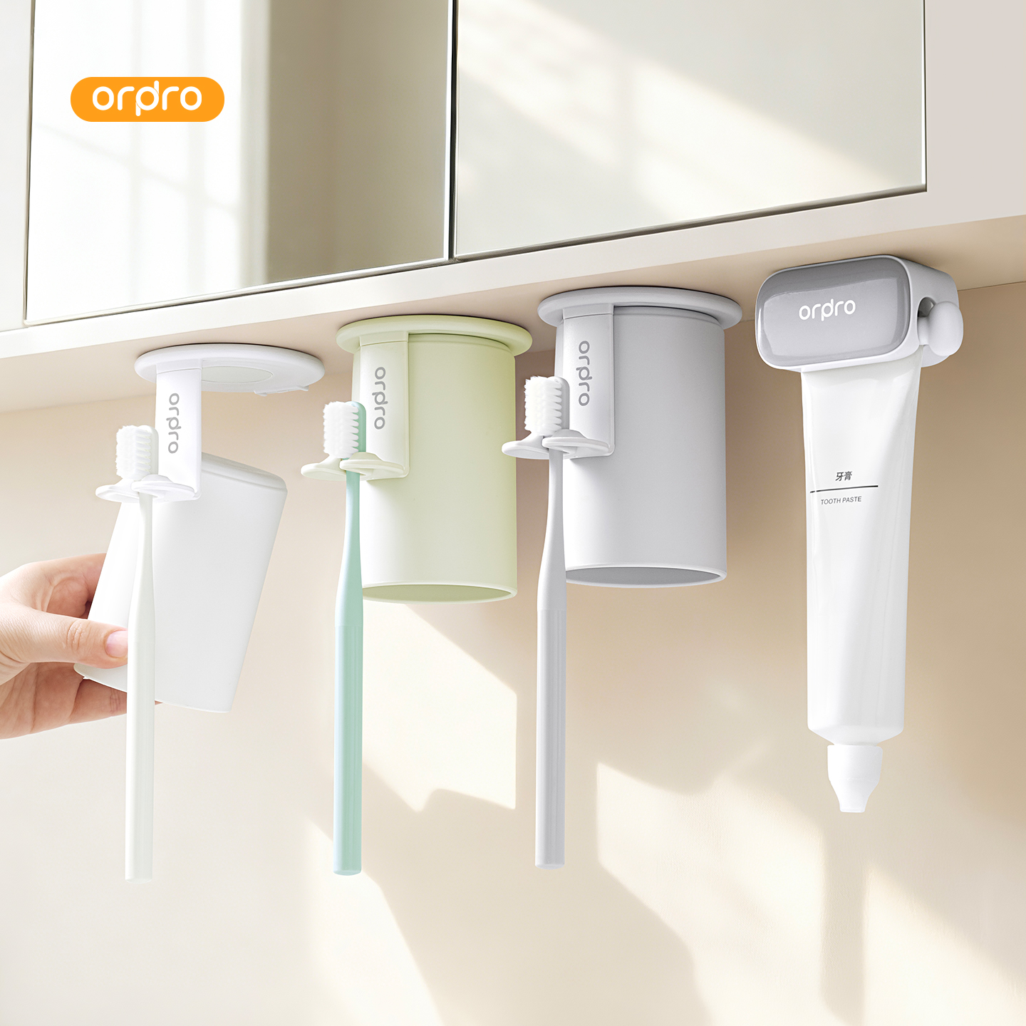 凡物上作磁吸式牙刷架挤牙膏器