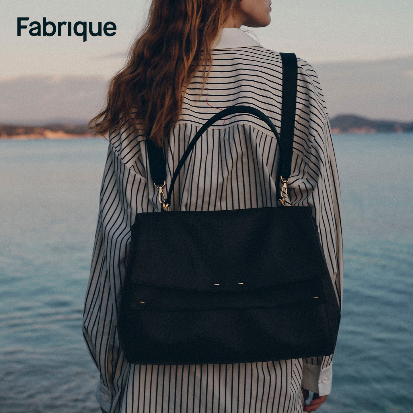 Fabrique平纹牛皮配肩带可斜挎可双肩可手提公文包女2025新款百搭