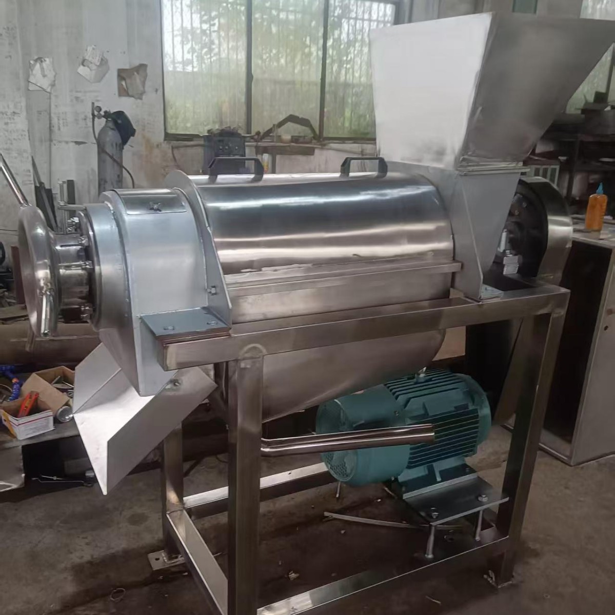 不锈钢2.5吨不加破碎桑葚榨汁机 桑葚螺旋挤压榨汁机 大容量榨汁