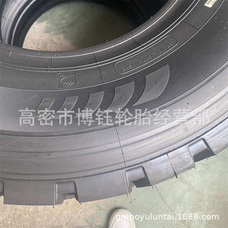 华东矿山轮胎900R20全钢卡车货车翻斗运输车轮胎HD898花纹1000R20