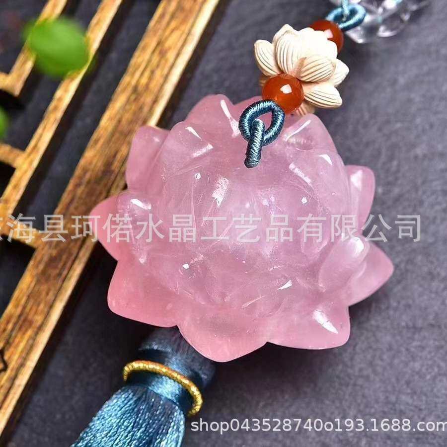 工厂直销高品质天然粉晶荷花雕刻件车挂用于装饰