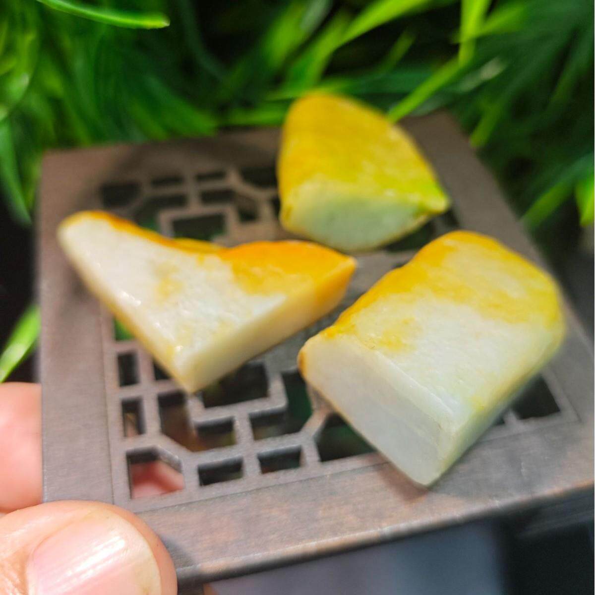 悦缅缘翡翠四会天光墟天然缅甸A货翡翠原料开口原石片料